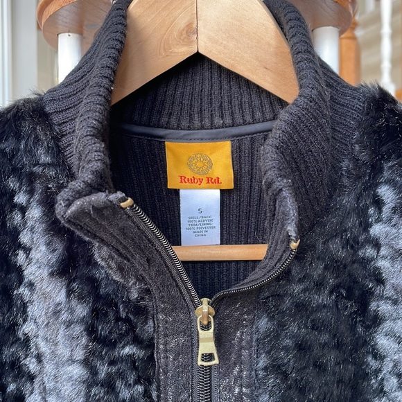 Faux fur vest - Picture 3 of 9